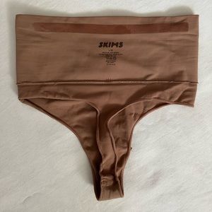 FINAL SALE | SKIMS Thong Core Control Briefs